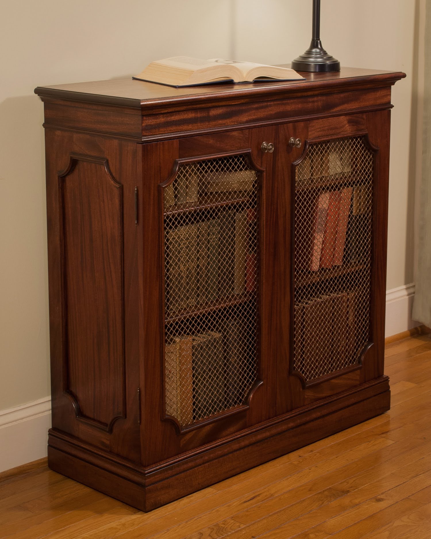 Traditional mahogany bookcase design