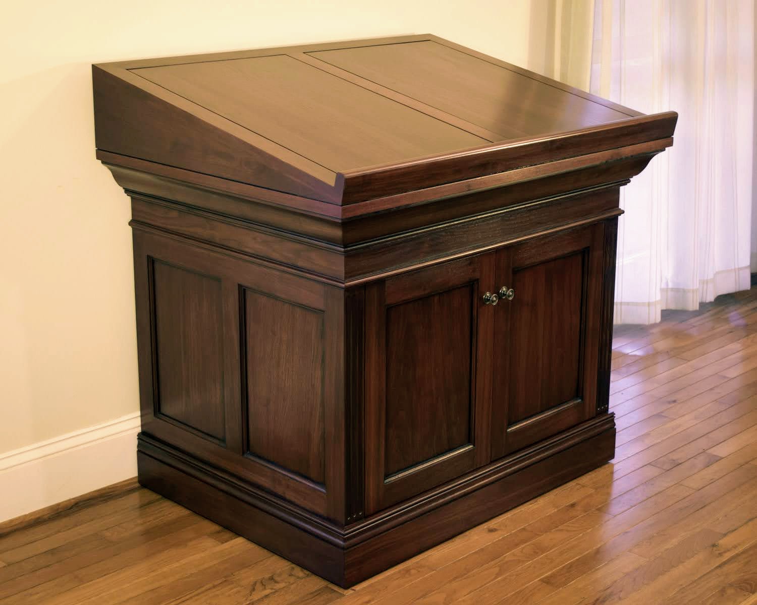 Traditional walnut bookstand