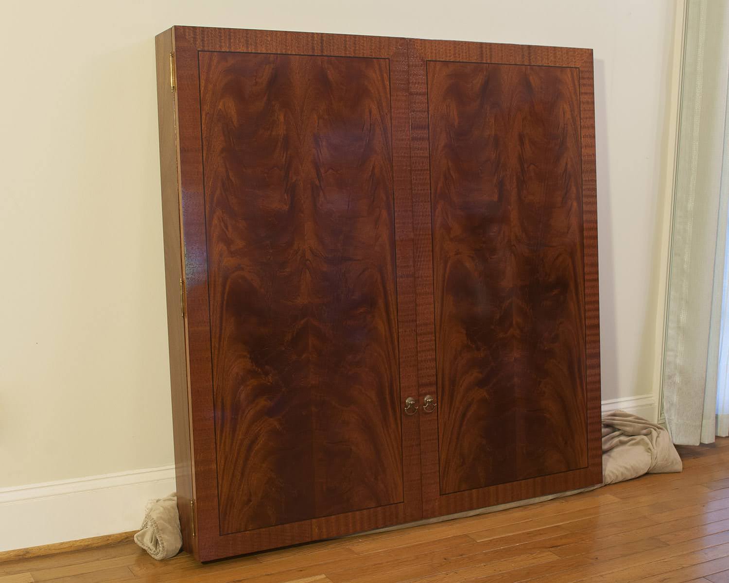 Traditional white board / case piece